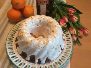 Orangen-Marzipanguglhupf mit Zuckerglasur