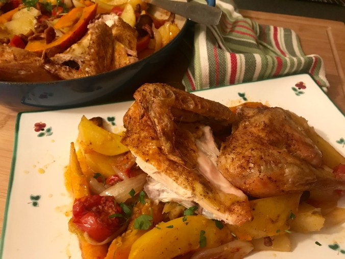 OnePot Gockel auf herbstlichem Gemüse