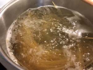 Spaghetti mit Garnelen und Tomaten